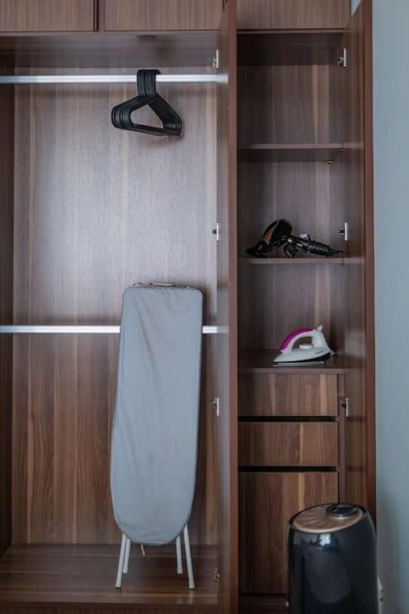 Deluxe Seaview Suite Twin Bed By The Only Bnb Tanjung Tokong Buitenkant foto
